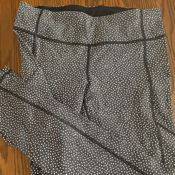 Lululemon Speed Tight V Reflective - Picture 2 of 5